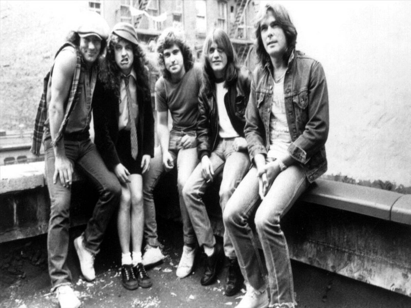 Презентація на тему «AC/DC» - Слайд #8 Презентація на тему «AC/DC» - Слайд #8