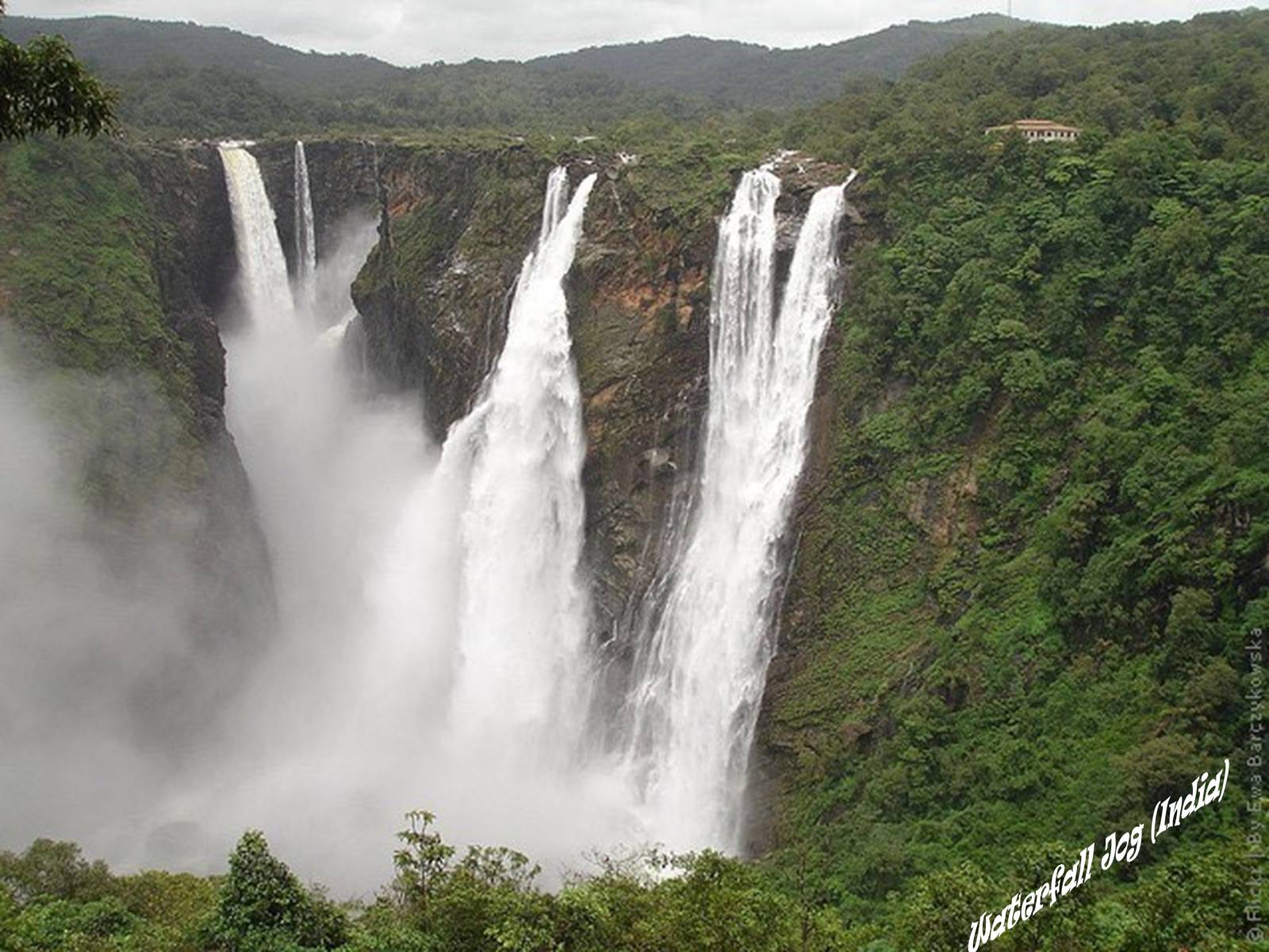 Презентація на тему «The most beautiful Waterfalls in the world» - Слайд #19 Презентація на тему «The most beautiful Waterfalls in the world» - Слайд #19