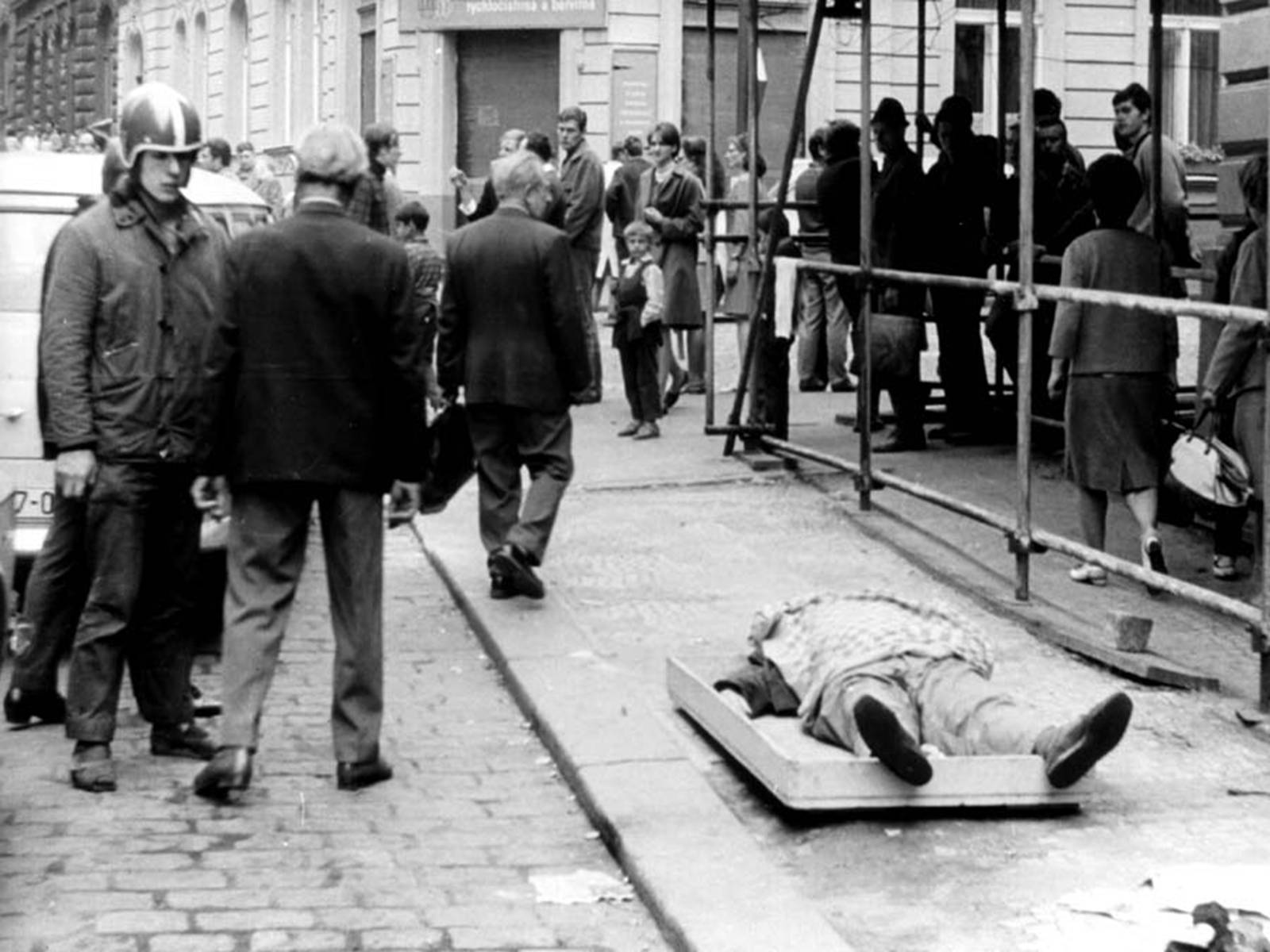 Презентація на тему «Прага 1968» - Слайд #21 Презентація на тему «Прага 1968» - Слайд #21