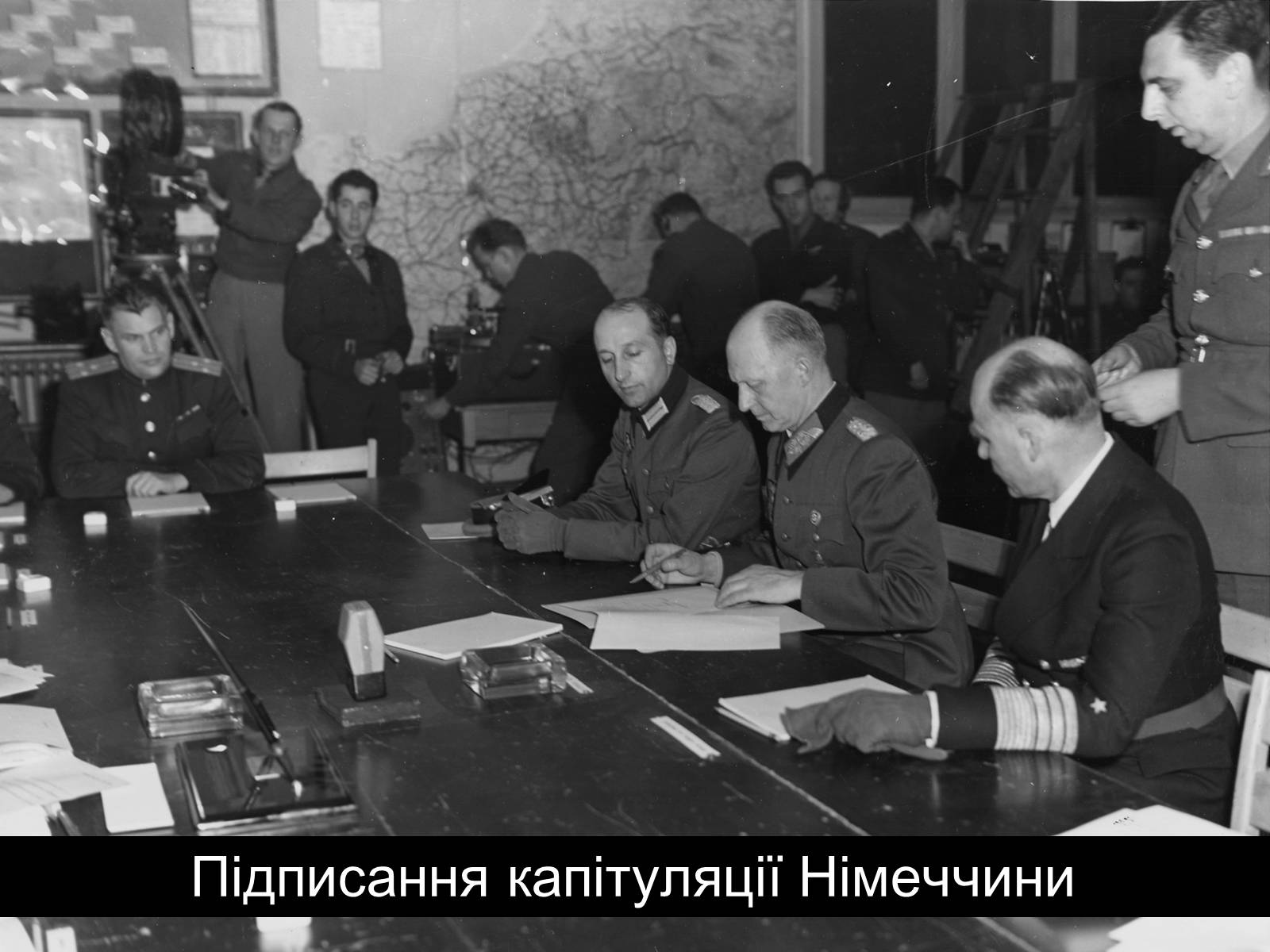 Презентація на тему «Німеччина» (варіант 19) - Слайд #9 Презентація на тему «Німеччина» (варіант 19) - Слайд #9